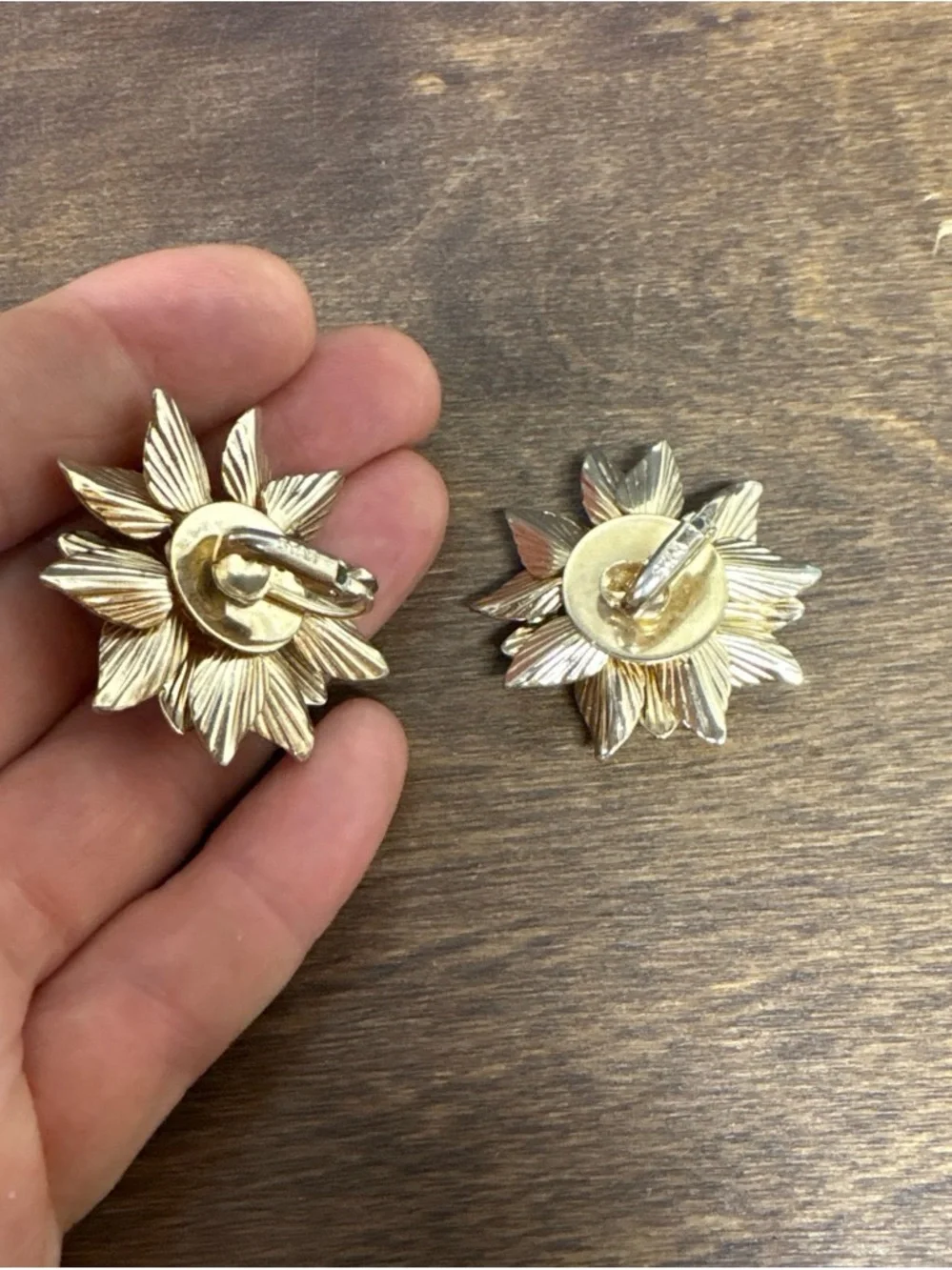 Vintage STAR Gold Floral Petal Clip-On Earrings - Classic Women's Jewelry